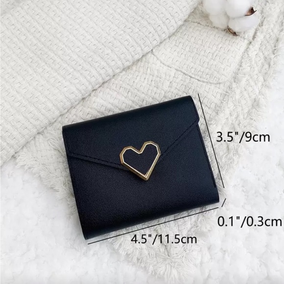 ⚠️Clearance Elegant Black Heart Accent Women's Wallet - Picture 2 of 4